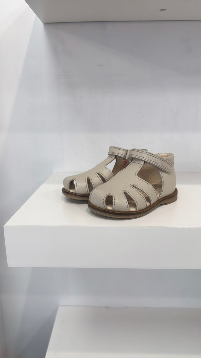 Beberlis Taupe Closed Sandal