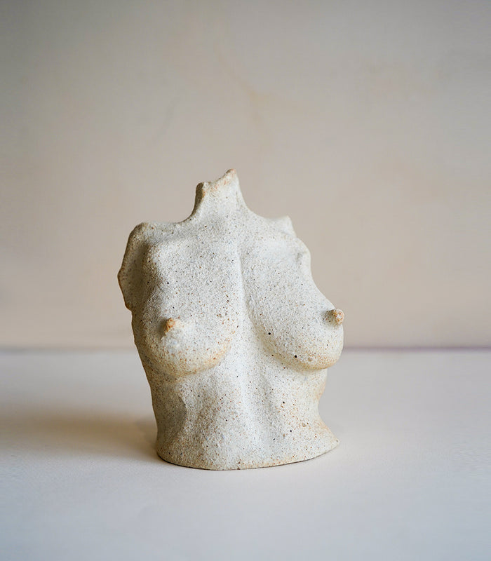Petite Minimal Bud Vase RM-MINI-1 bud vase in speckled cream ceramic, sculptural minimalist silhouette.