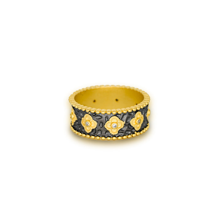 Signature Clover Hammered Band Ring